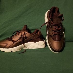 Size 6.5 girls sneakers